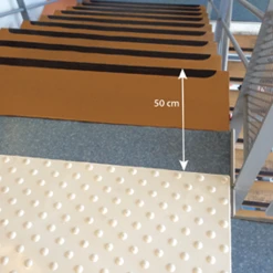 Dalle Podotactile PU Adhésive Accessdal Romus - 1400 X 400 Mm - Blanc RAL 9016 4323 -Boutique du manoir 4443s 1