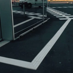 Romus Bande De Guidage 220x1000mm - Blanc - Rail Exteline Adhésivé Extérieur -Boutique du manoir dalle podotactile