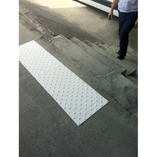 Dalle Podotactile Exteline Adhésive Pour Extérieur Blanche Dimensions 820x400 Mm épaisseur 7 Mm Romus 4205 6 Dalle Podotactile Exteline Adhésive Pour Extérieur Blanche Dimensions 820x400 Mm épaisseur 7 Mm Romus 4205 - Image 6