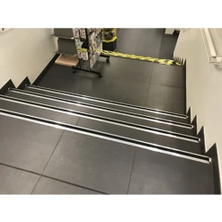 Romus Nez De Marche Adhésif à Bord Sifflet - Alu Incolore Et Bande Noire -Boutique du manoir profile nez marche