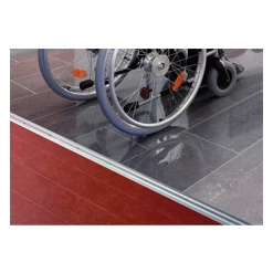 Rampe D'accès Percée Romus 2621 - Alu Incolore - Hauteur 10,5 à 15 Mm Largeur 80 Mm Longueur 2,7 M -Boutique du manoir rampe2 1